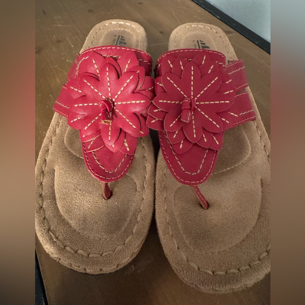 White Mountain Cliffs Red and Tan Sandals with Decorative Flair